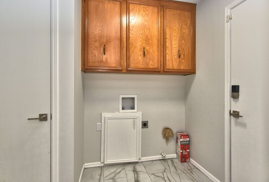 Building Photo - 6925 E 73rd St