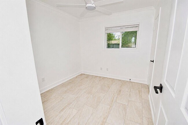 Building Photo - 6027 Bluebell Cir