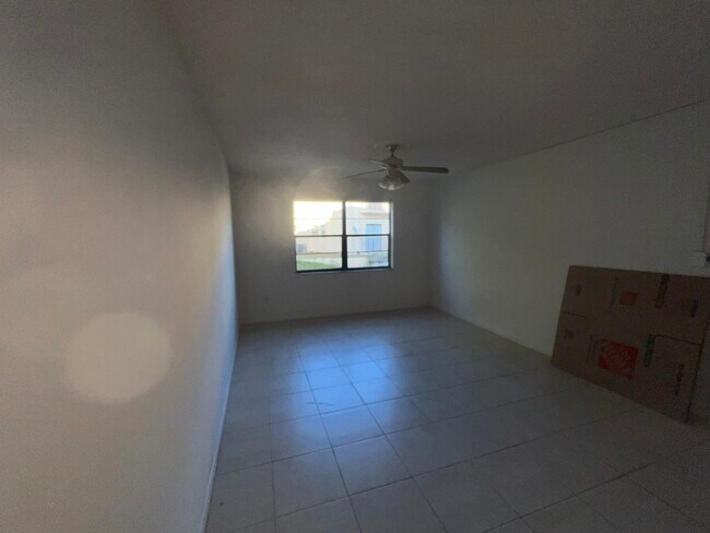 Building Photo - 2050 Oleander Blvd