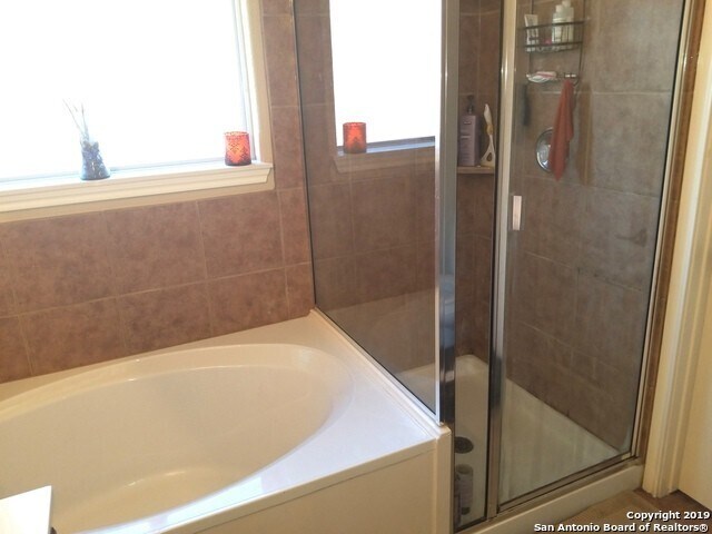 Building Photo - 3 Bedroom in The Point @ Bulverde Village