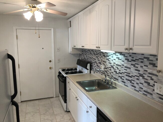 Building Photo - 395 Merrimack St