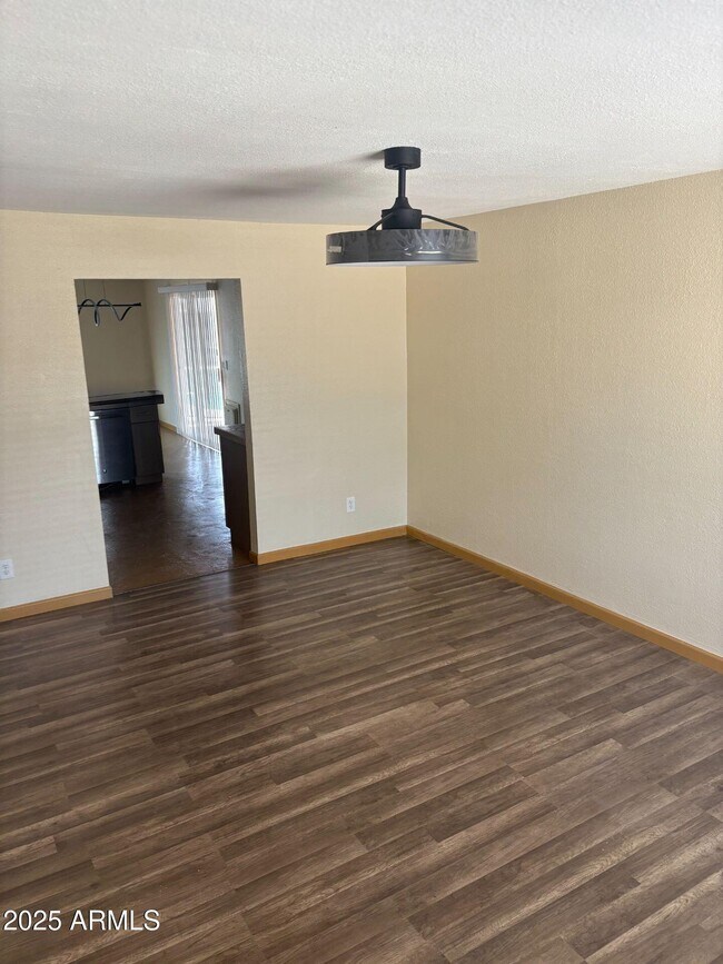Building Photo - 4027 E Windrose Dr