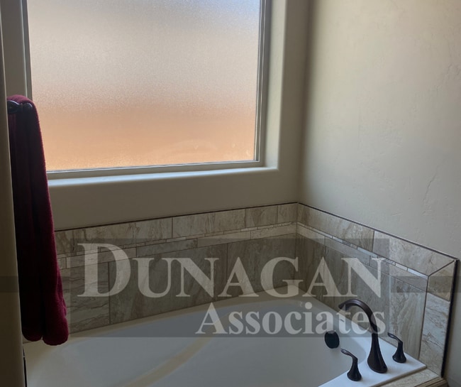 Building Photo - 3 Bedroom, 2 Bath - Partially Furnished!!!