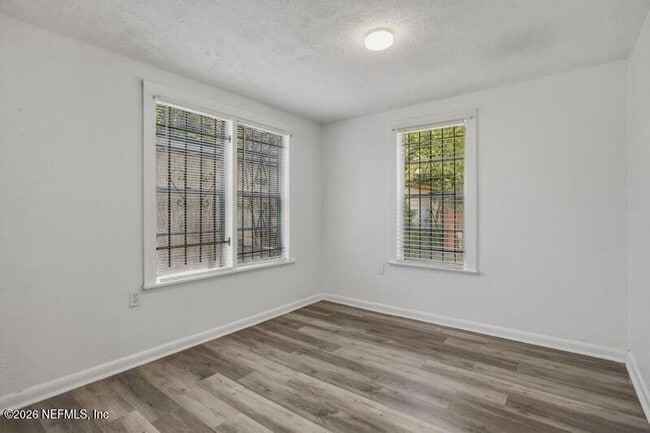 Building Photo - 1216 W 24th St