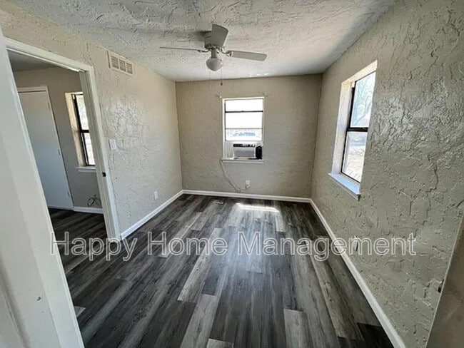 Building Photo - 1113 Aztec Rd NW