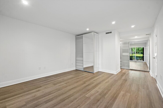 Building Photo - 3605 S Ocean Blvd