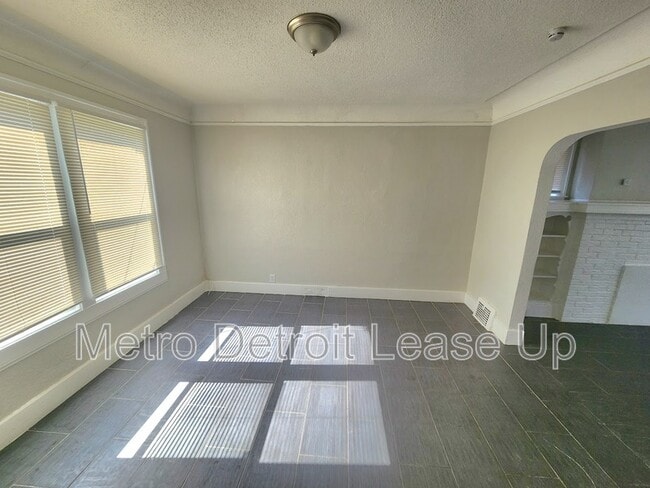 Building Photo - 3651 Buckingham