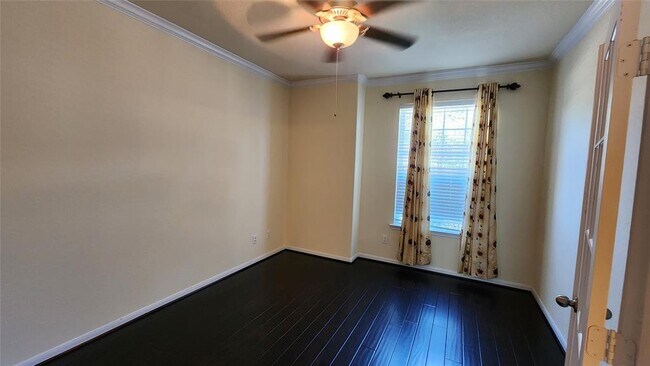 Building Photo - 2318 Nashmor Dr