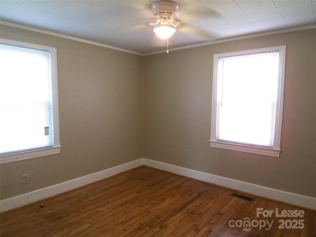 Building Photo - 2421 Pinckney Ave