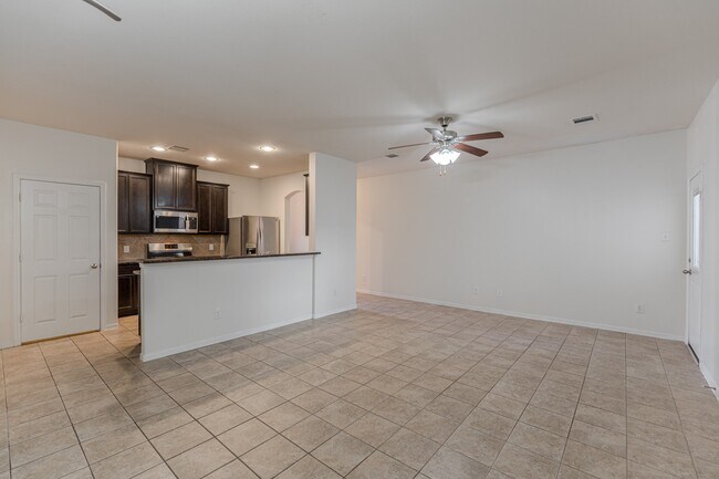 Building Photo - 13527 Vista De Oro St