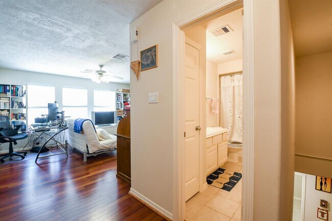 Building Photo - 7608 Janak Dr