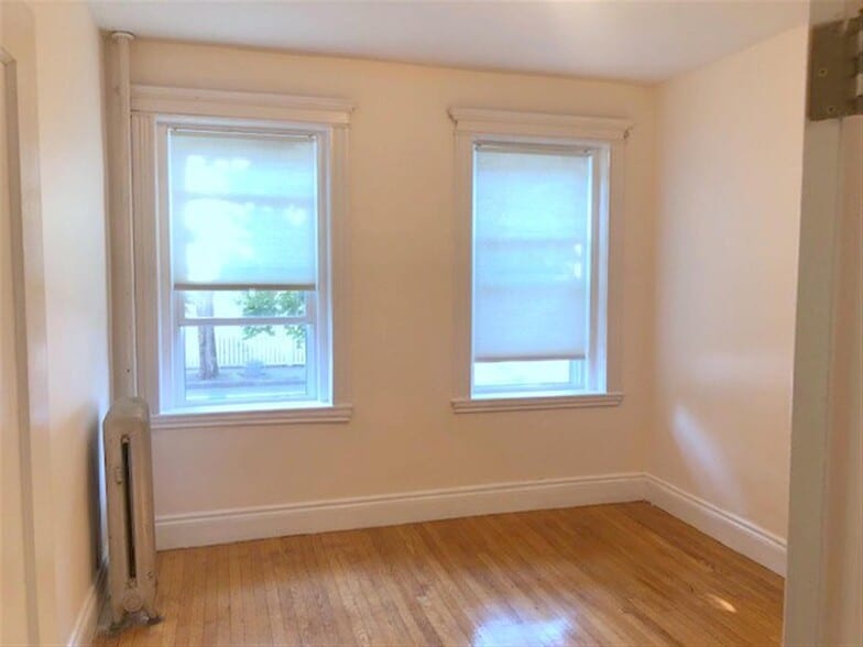 Building Photo - 82 Kirkland St