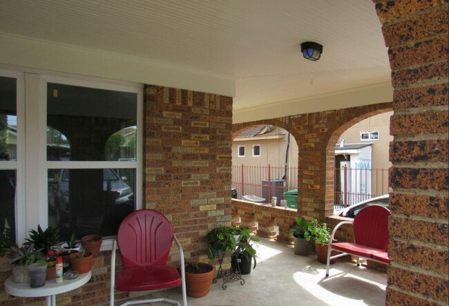 Building Photo - 5113 Lindsay St