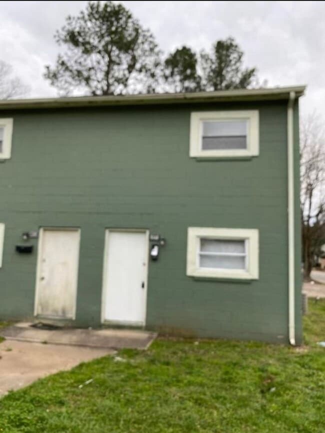 Building Photo - COMING SOON !!! | Just Minutes from Downto...