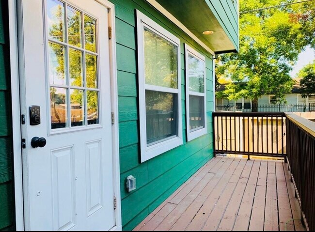 Building Photo - 4322 Chapman St