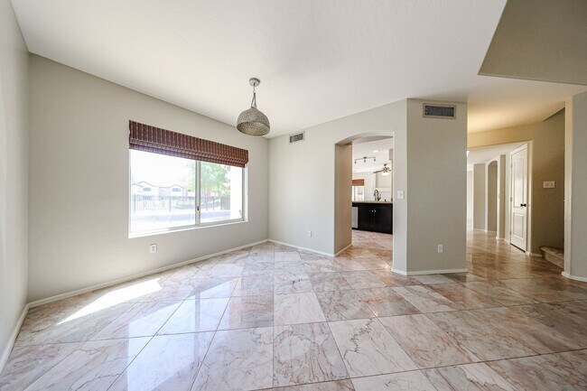 Building Photo - Stunning 3 bedroom, 2.5 bathroom Gold Cour...