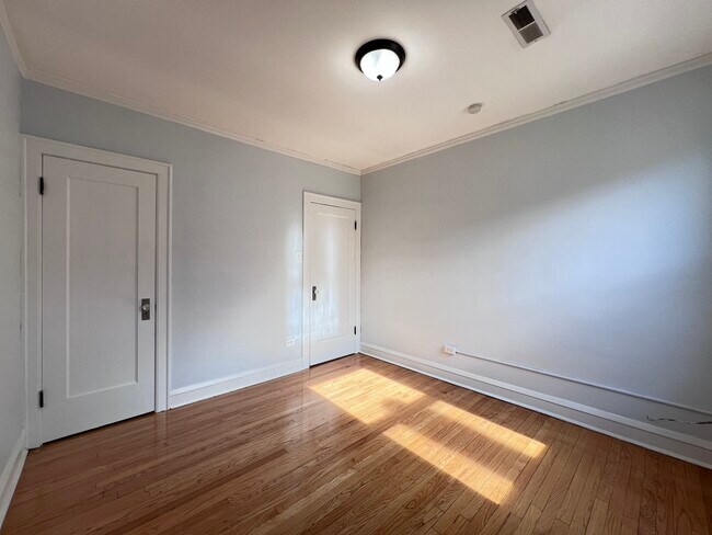 Building Photo - 6424 S Talman Ave