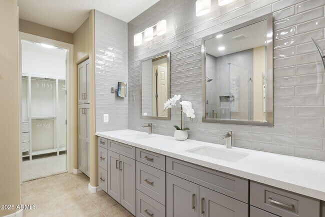 Building Photo - 11489 E Raintree Dr