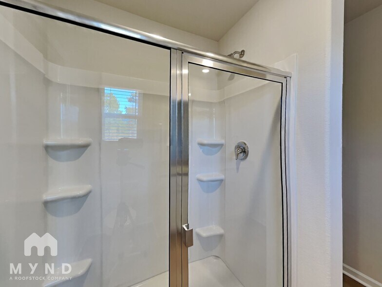 Building Photo - 160 New Villas St