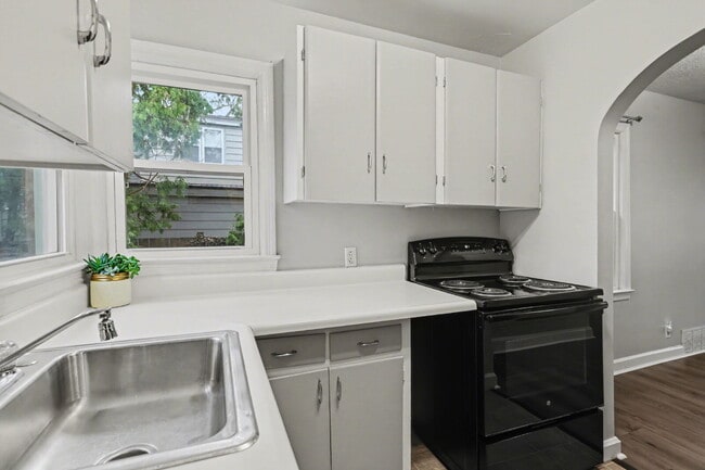 Building Photo - 1 Bedroom Rental Duplex in Midland- $1000/month