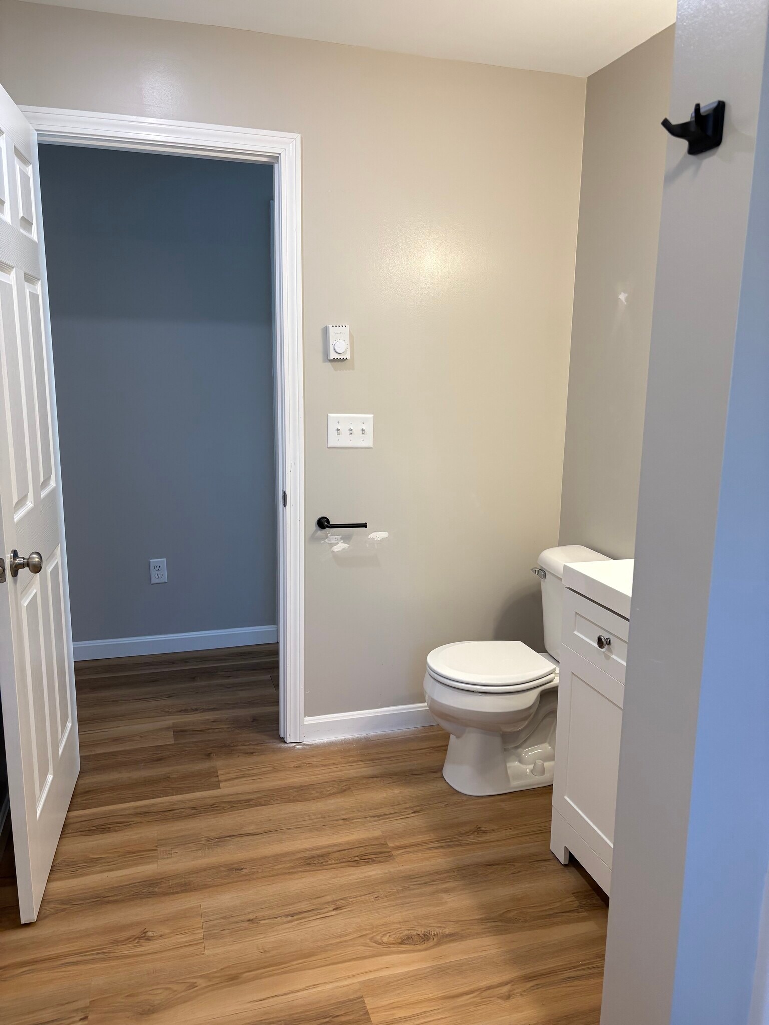 Building Photo - 598 Main St