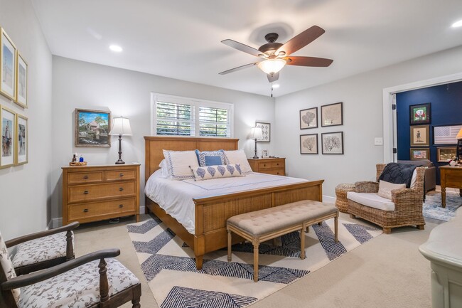 Building Photo - 605 Waverly Rd