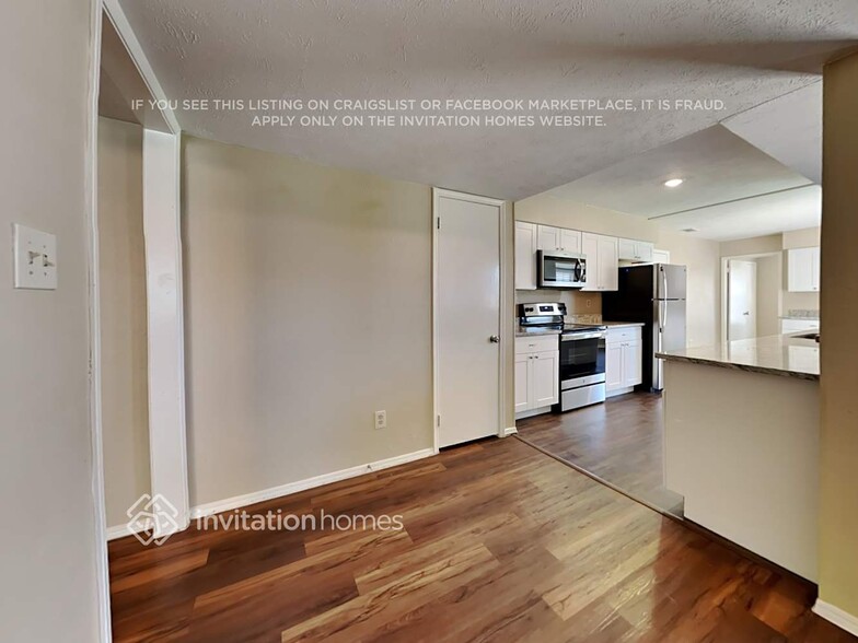 Building Photo - 2626 Hampshire Dr