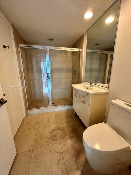 Building Photo - 495 Brickell