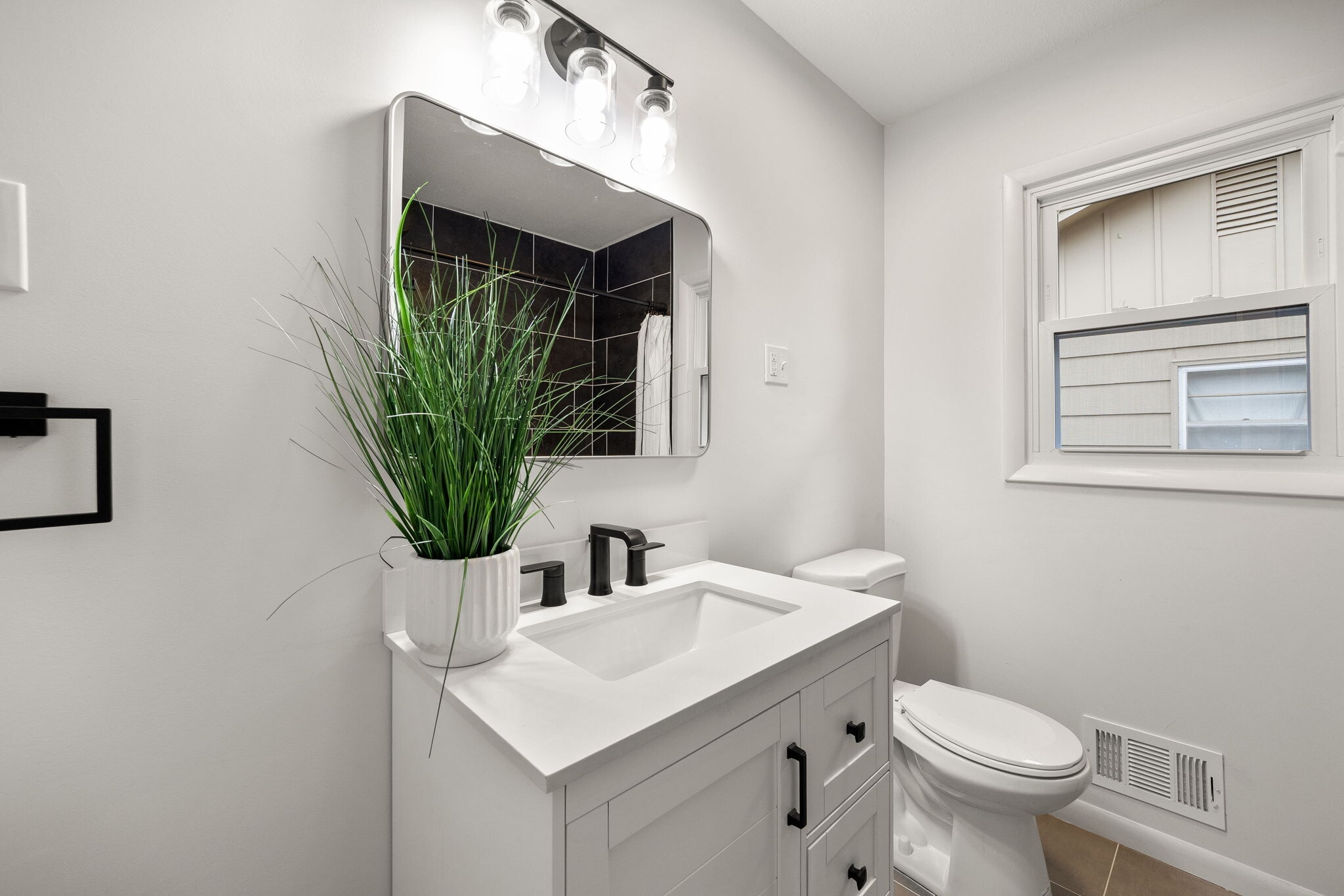 Building Photo - 709 SW 7 St