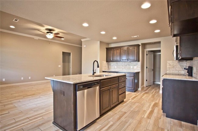 Building Photo - 728 NW 64th Ave