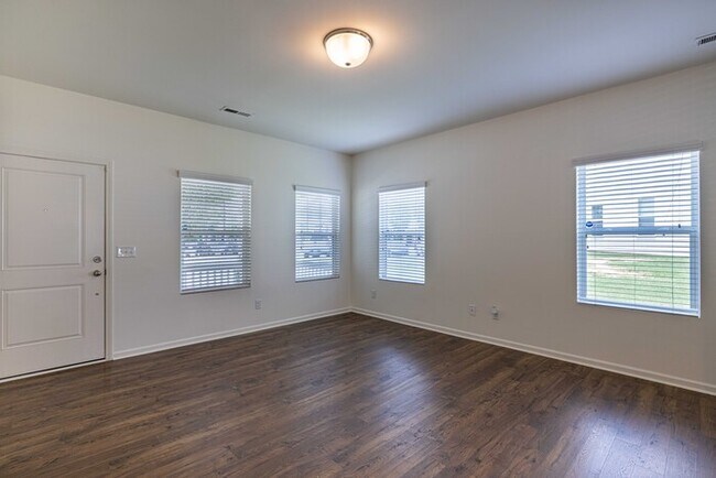 Building Photo - GREAT 2 Bedroom Townhome Regent Park - MOVE IN SPECIAL 1 MONTH FREE