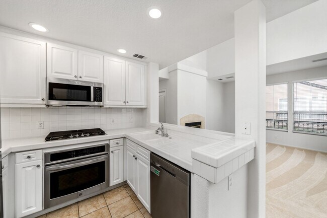 Building Photo - Newport Beach Townhome  for Lease