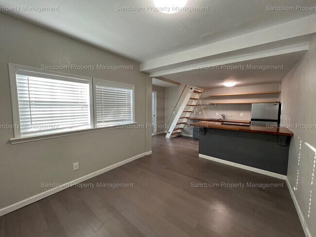 Building Photo - FOR LEASE | Mid-town Tulsa | 1 Bed, 1 Bath...