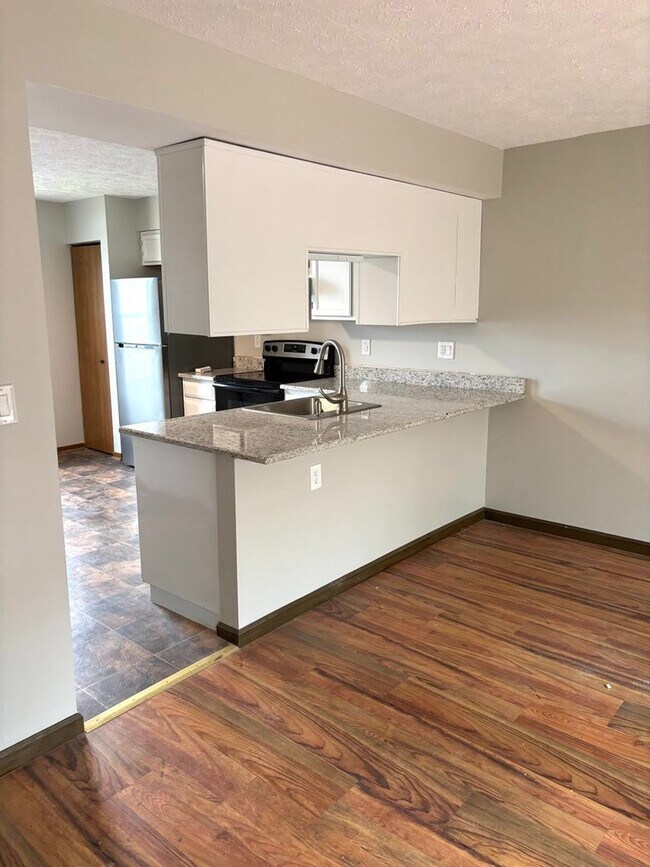 Building Photo - Charming 3BR Townhome in Pittsburgh