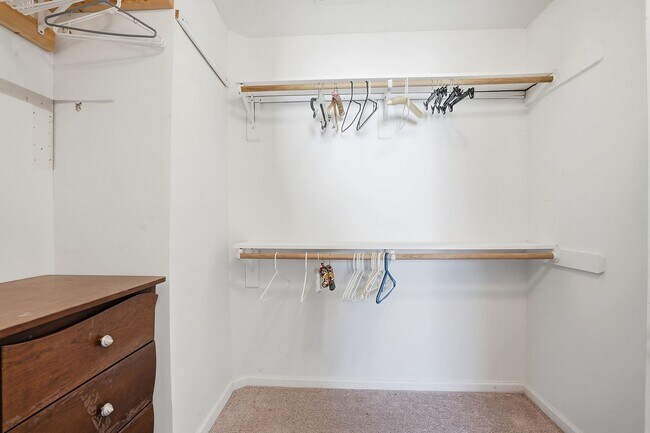 Building Photo - Stunning Home in Desirable Lochmere Community - Available NOW!