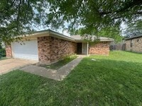 Building Photo - 2108 Ramada Dr