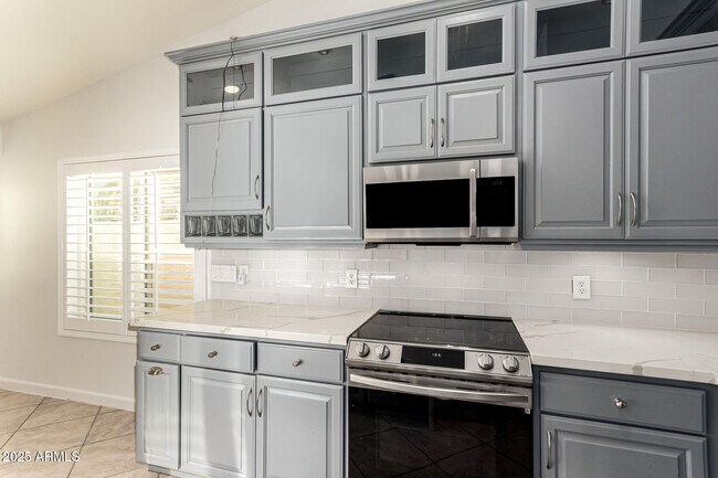 Building Photo - 1825 E Arabian Dr