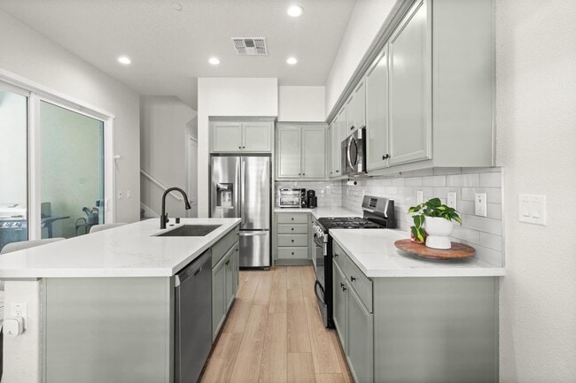 Building Photo - 3 Bed 2.5 Ba 2 Car Garage with solar!