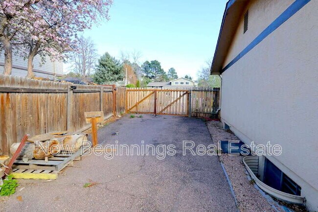 Building Photo - 5330 Silver Spur Ave