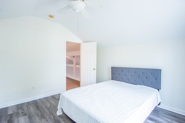 Building Photo - For Rent – Beautifully Updated Townhome in Gull Point a Waterfront Community