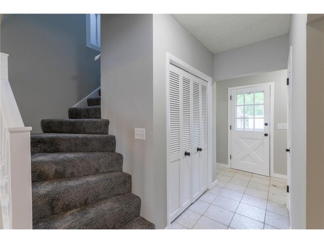 Building Photo - 11020 W River Rd