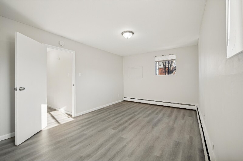 Building Photo - 1302 W Albanus St