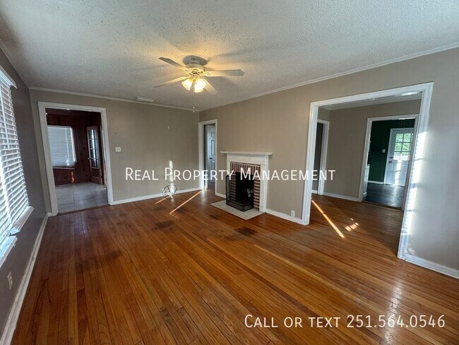 Building Photo - 207 Pinehill Dr