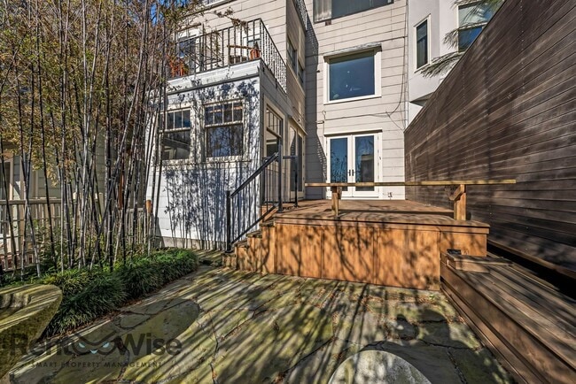 Building Photo - 1167 Green St