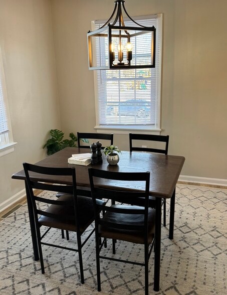 Dining room - 202 Huntington Ln
