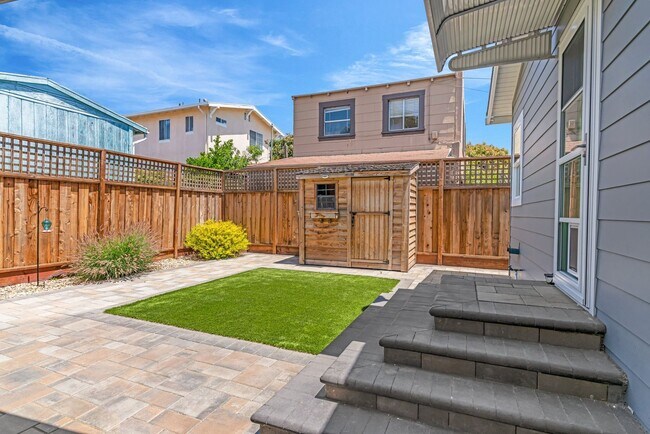 Building Photo - Charming Updated Oakland Home for Lease