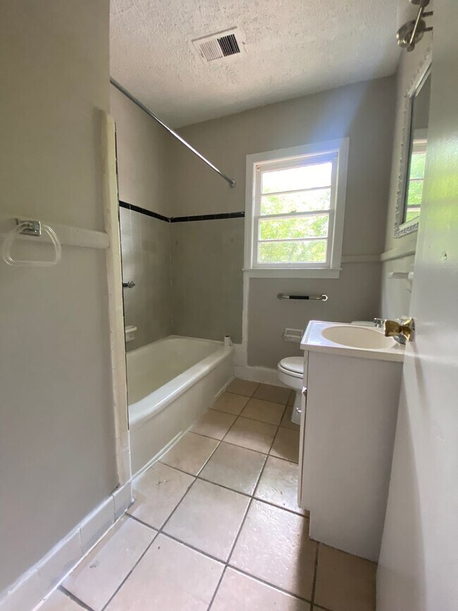 Building Photo - **AVAILABLE NOW**Total Electric - Near Ft. Benning/Columbus, GA 3 Bedroom / 1 Bathroom Home for R...