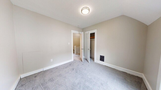 Building Photo - Madison/West Blvd neighborhood: 3 bedroom/1 bath single family home.