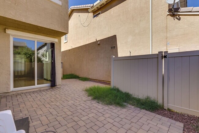 Building Photo - 860 S Adam Way