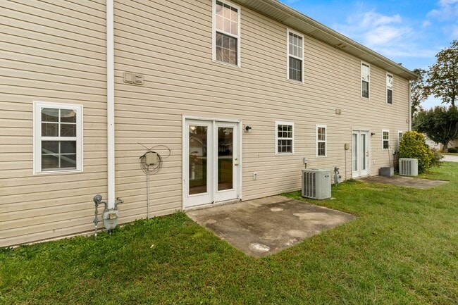 Building Photo - Great Townhouse - Convenient Arden Location